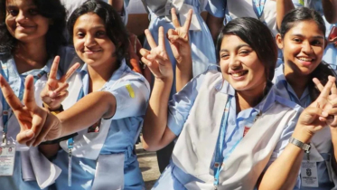 এইচএসসি ফলাফল: পাসের হারে এগিয়ে মেয়েরা, জিপিএ-৫ প্রাপ্তিতে ছেলেরা