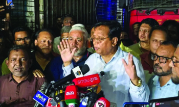 চকবাজারে আগুন নিয়ন্ত্রণে, ফায়ার সার্ভিসকে সহযোগিতার আহ্বান ডিএসসিসি প্রশাসকের