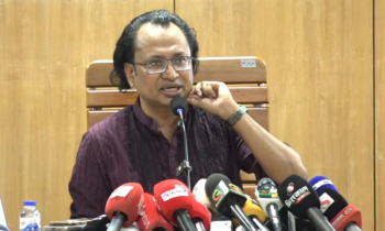 বীর মুক্তিযোদ্ধার দাফনে বাধাদানকারীদের পরিণতি ভোগ করতে হবে: তথ্য উপদেষ্টা