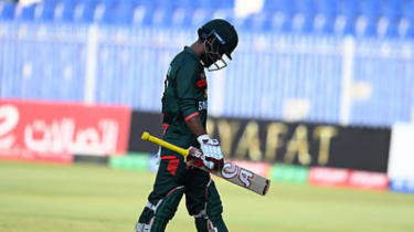 ব্যাটিং বিপর্যয়ে বাংলাদেশ, ফাইনালে ওঠার সমীকরণ কঠিন