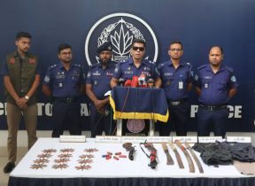 রাউজানে পুলিশের অভিযানে আগ্নেয়াস্ত্র ও গুলিসহ সন্ত্রাসী গ্রেপ্তার