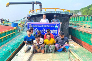 ভোলায় কোস্ট গার্ডের অভিযানে ৪ ড্রেজার ও বাল্কহেডসহ আটক ৮