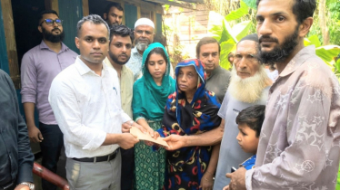 নেছারাবাদে ভ্যান উল্টে বাবা নিহত, আহত সন্তানের পাশে গণপূর্ত প্রতিমন্ত্রী