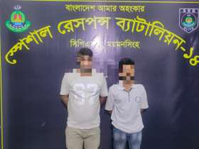 ময়মনসিংহে ৪৩৩ বোতল মাদকসহ দুই কারবারি গ্রেপ্তার