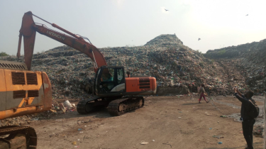 বরিশালের কাউনিয়া হাউজিংয়ে ময়লার ভাগাড়, দুর্ভোগে বাসিন্দারা