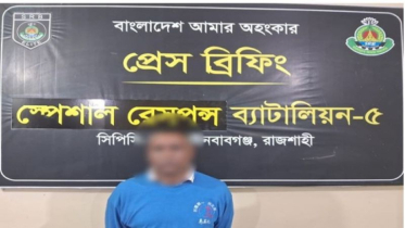 চাঁপাইনবাবগঞ্জে এসআরবির অভিযানে বারী হত্যা মামলার আসামি গ্রেপ্তার