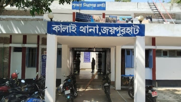জয়পুরহাটে থানায় ঢুকে ৩ পুলিশকে পেটানোর অভিযোগ, গ্রেপ্তার যুবক