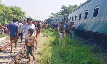 লাকসামে ট্রেন লাইনচ্যুত: ফেনীর রেলওয়ে প্রকৌশলী বরখাস্ত