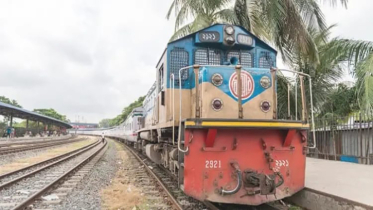 ২৪ ঘণ্টা পর চট্টগ্রাম-ঢাকা রেলপথে ট্রেন চলাচল স্বাভাবিক