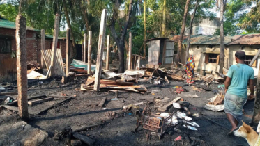 কুতুবদিয়ায় আগুনে পুড়ল ৩৬ পরিবারের স্বপ্ন, ক্ষতি ৭০ লাখ টাকা