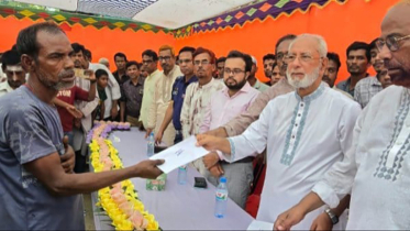 কুতুবদিয়ায় আগুনে পুড়ে ছাই ৩৬ ঘর, এমপির সহায়তা পেল ৫৩ পরিবার