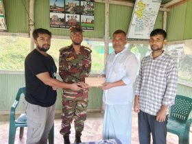 রুমায় অসহায় পরিবার ও মিজোরাম ফেরত ব্যক্তিকে সেনাবাহিনীর সহায়তা