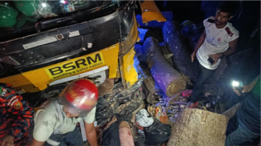 সীতাকুণ্ডে দাঁড়িয়ে থাকা বাসে লরির ধাক্কা, নিহত ৫