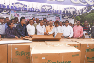 ইবিতে সকল আবাসিক হলে ৯টি ডিপ ফ্রিজ দিল ছাত্রদল