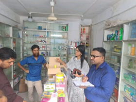 বটতলা এলাকায় বিভিন্ন ওষুধের দোকানে মোবাইল কোর্ট