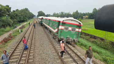 মির্জাপুরে নীলসাগর এক্সপ্রেসের বগি লাইনচ্যুত, আতঙ্কে যাত্রীরা