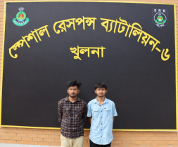 খুলনায় পিস্তল ও গুলিসহ ’আশিক গ্রুপের’ দুই অস্ত্রধারী গ্রেফতার