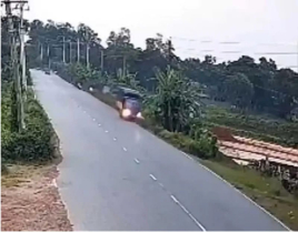 ময়মনসিংহে কাভার্ডভ্যানের চাপায় প্রাণ গেল দুই বোনের