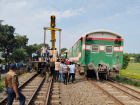 মির্জাপুরে নীলসাগরের বগি উদ্ধার, ৫ ঘণ্টা পর রেল চলাচল স্বাভাবিক