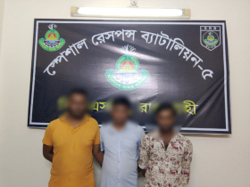 রাজশাহীতে এসআরবির অভিযানে ৫২ কেজি গাঁজাসহ গ্রেপ্তার ৩