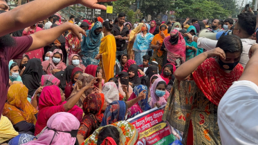 বেতন বৃদ্ধির দাবিতে উত্তাল মিরপুর, ন্যূনতম মজুরি ৩০ হাজার দাবি