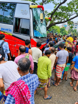 নারায়ণগঞ্জে বাসের ধাক্কায় ক্ষতিগ্রস্ত ৩ মিশুক, আহত ৩