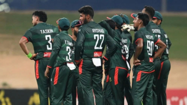 জিম্বাবুয়ের কাছে হেরে ফাইনালের কঠিন সমীকরণে বাংলাদেশ