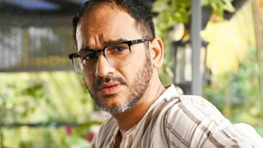 অভিনয়ে নিজেকে সেরা দাবি ঋত্বিকের