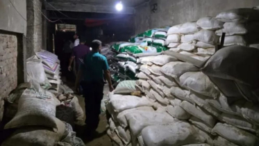 চাক্তাইয়ে ১,৮০০ বস্তা অবৈধ সার জব্দ, ব্যবসায়ীর জরিমানা-কারাদণ্ড