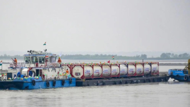 ৭০ বছর পর আসাম থেকে ঢাকার পথে প্রথম কার্গো জাহাজ