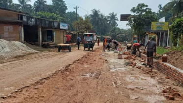 পাথরের বদলে ইট-বালু, ১২ কোটি টাকার সংস্কারকাজে প্রশ্ন