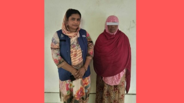 সাতক্ষীরায় ৭০০ বোতল উইনকোরেক্সসহ নারী আটক