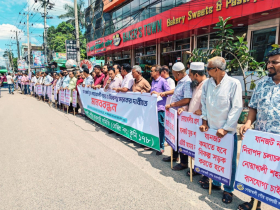 নোয়াখালীতে যানজট নিরসনের  দাবিতে মানববন্ধন
