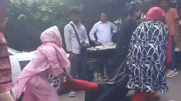 আদালত এলাকায় নারীকে টেনে হিঁচড়ে গাড়িতে তোলার ভিডিও ভাইরাল