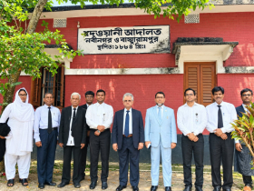নবীনগর দেওয়ানী আদালত পরিদর্শন করেন হাইকোর্ট দুই বিচারপতি