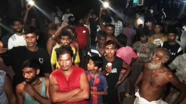 রাউজানে রাতে পুলিশের অভিযান ঘিরে জনতার বিক্ষোভ, ধাওয়া