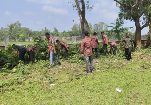 হাতীবান্ধায় ডেঙ্গু প্রতিরোধে আনসার ও ভিডিপির পরিষ্কার-পরিচ্ছন্নতা অভিযান