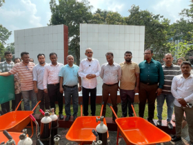 পিরোজপুর সদর হাসপাতালে অক্সিজেন সিলিন্ডার ও বর্জ্য সামগ্রী প্রদান