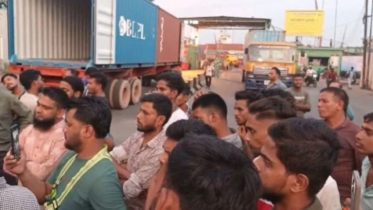শ্রমিককে মারধর, চট্টগ্রাম বন্দরে কনটেইনার ডেলিভারি বন্ধ